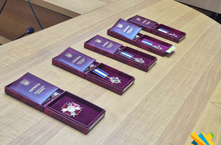 У Житомирі рідним п’ятьох загиблих захисників вручили ордени