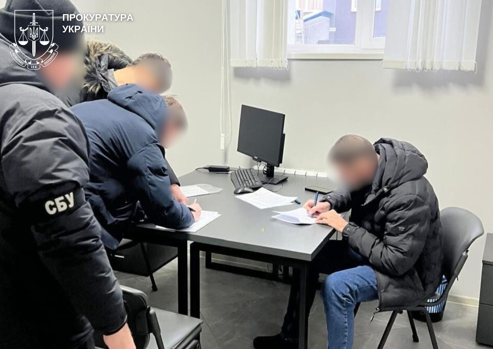 У Житомирі троє чоловіків намагалися продати приміщення заводу хімволокна