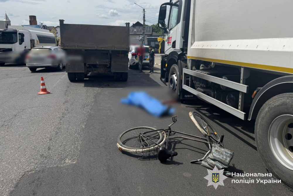 У Заболотові під колесами КамАЗа загинув 72-річний велосипедист