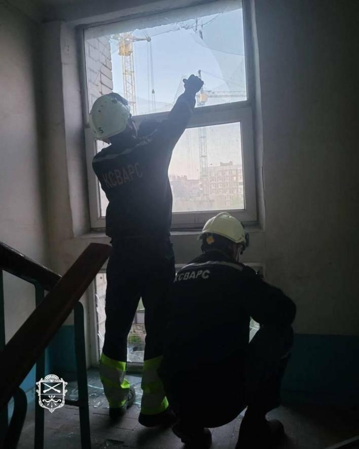 У Запоріжжі внаслідок ворожих ударів пошкоджено будівлі у трьох районах, …