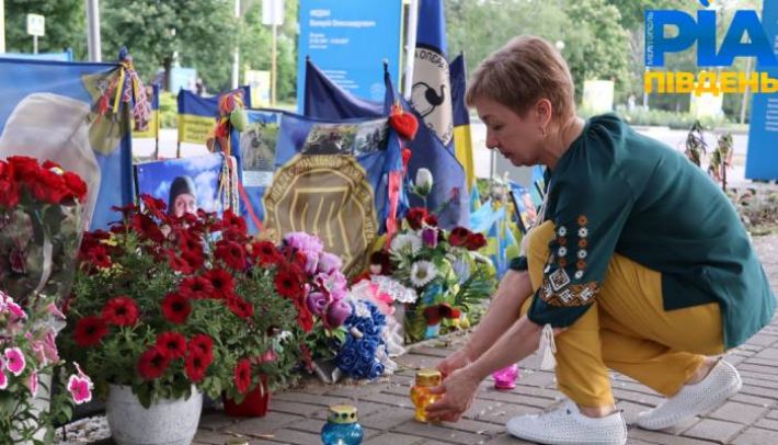 У Запоріжжі вшанували пам’ять полеглих воїнів до Дня Героя (фото, …