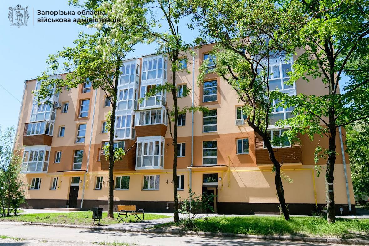 У Запоріжжі відновлена багатоповерхівка, що тричі потерпала від ворожого обстрілу