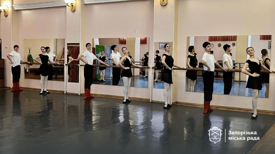 У Запоріжжі провели відкритий показ українського народного танцю