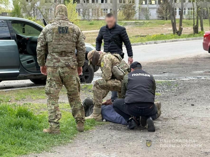 У Запоріжжі затримали двох чоловіків за продаж гранатомета і гранат