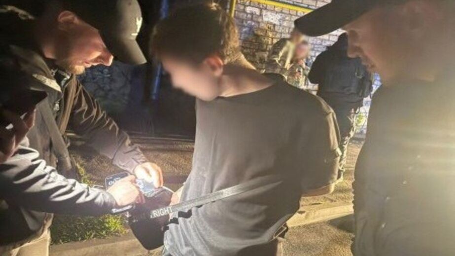 Пограбував 13-річного хлопця: у Запоріжжі затримали юнака