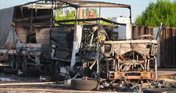У Запоріжжі після удару дрона загорілося авто