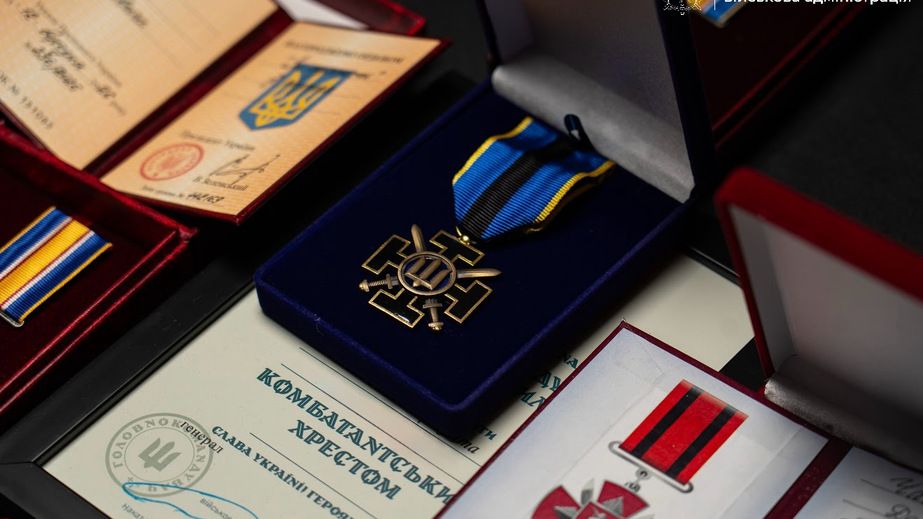 Запорізьких ветеранів відзначили до Дня Героїв України