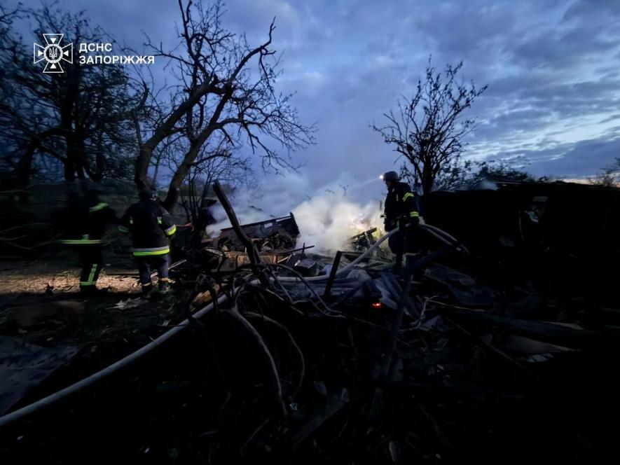 У Запорізькому районі рятувальники загасили займання житлового будинку і трави …