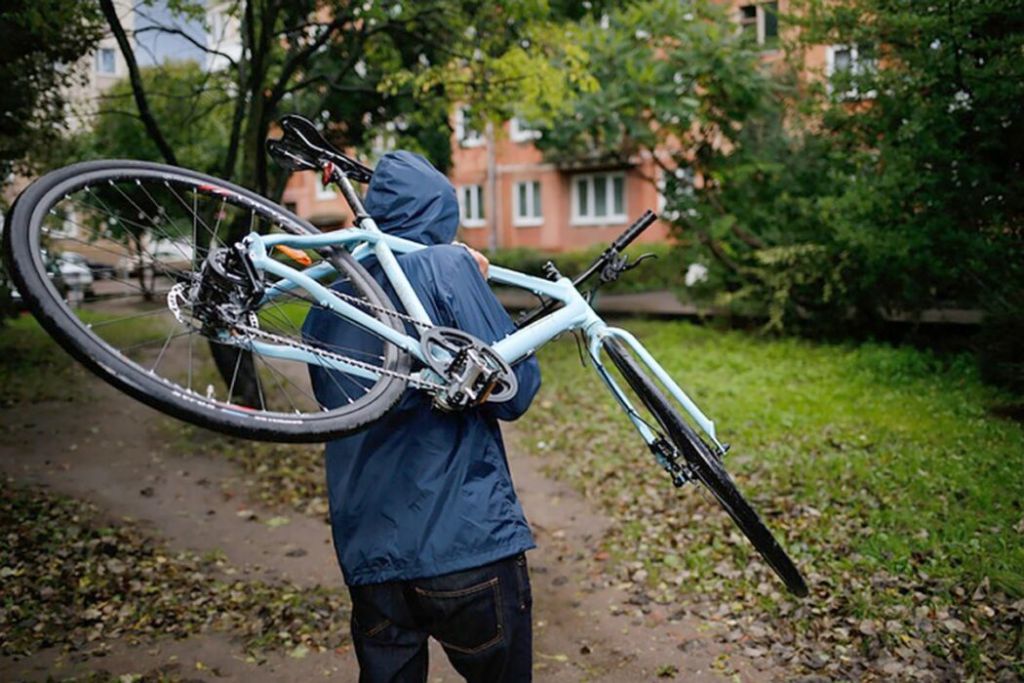 У Затоці нетверезий чоловік забрав біля школи дитячий велосипед, щоб …