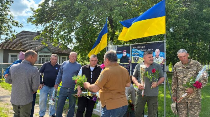У Зеленій вшанували захисників України урочистим заходом до Дня Героїв
