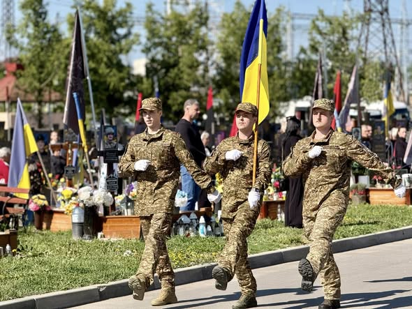 У Калуші на Алеї Слави провели спільну молитву за полеглих …