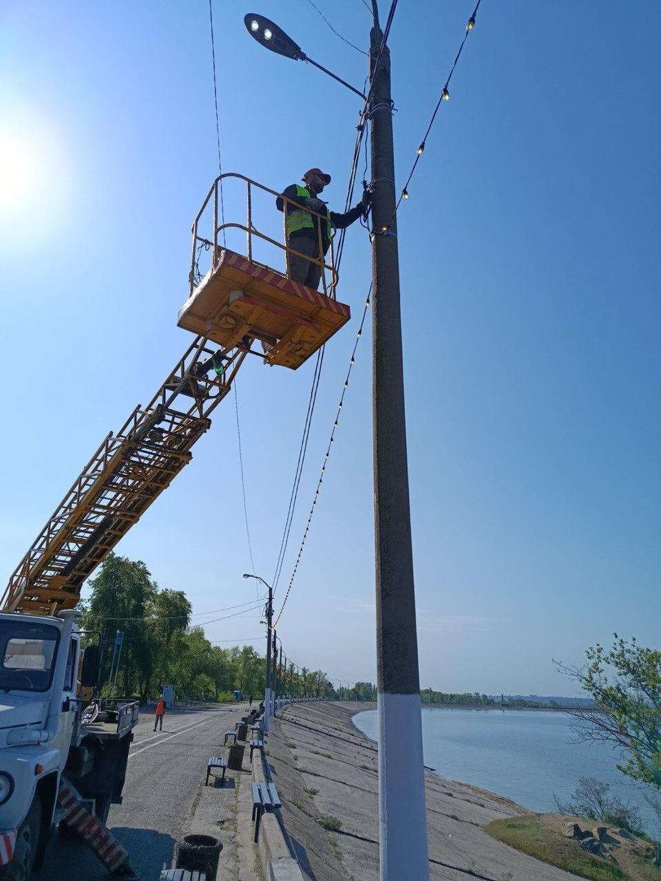 У Кам’янському впорядковують вуличне освітлення