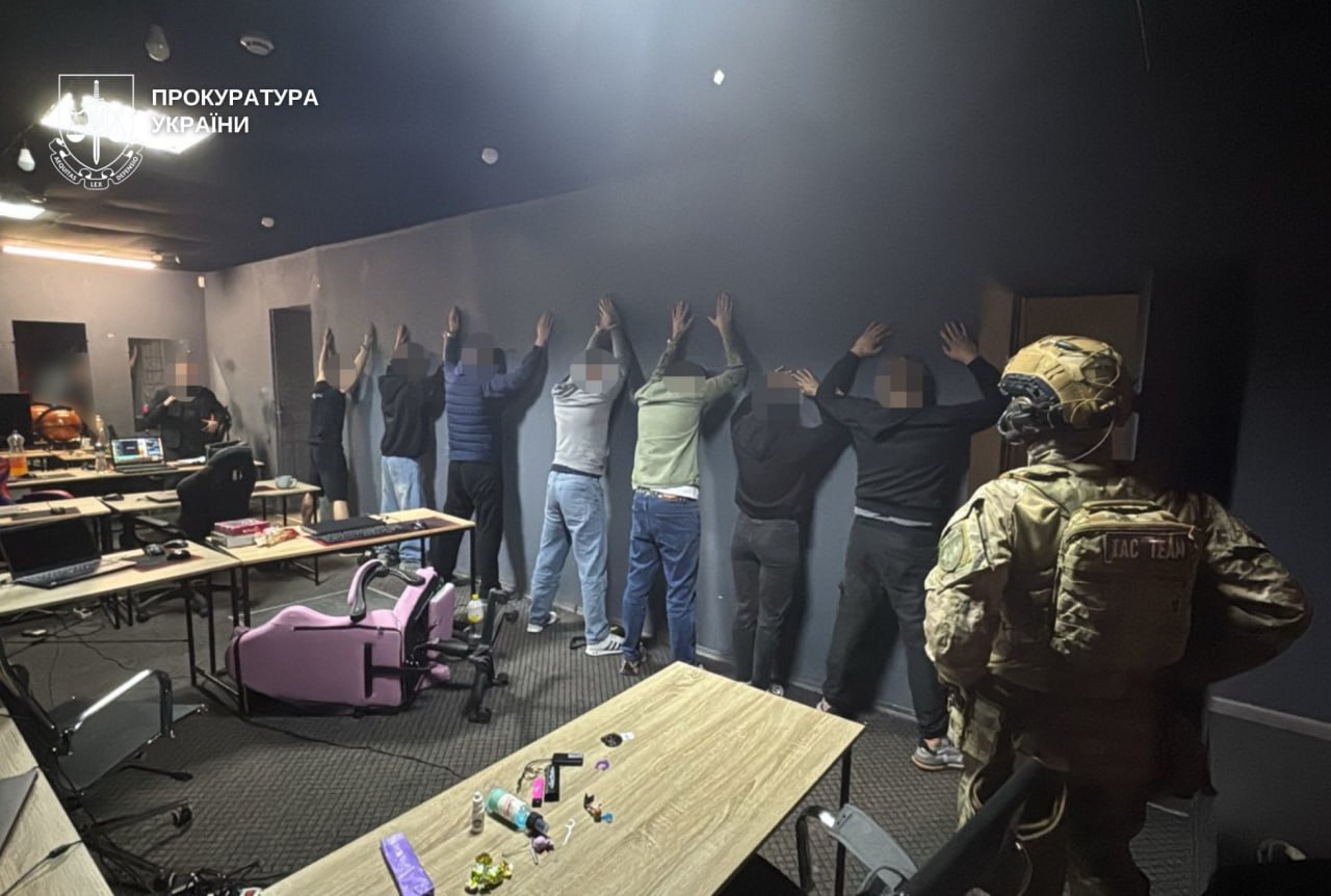 У Кам’янському ліквідовано шахрайські кол-центри