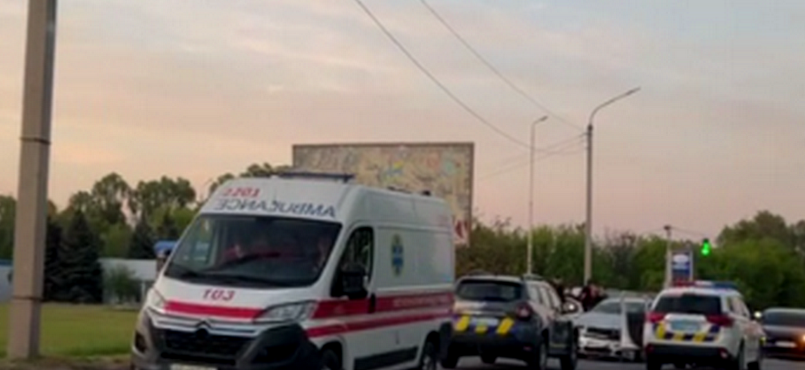 У Кам’янському трапилась масштабна аварія: швидка та патрульні на місці …
