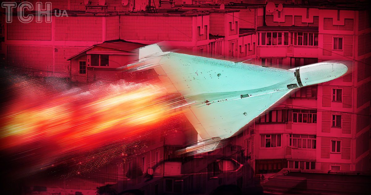 У Києві будівльний кран зупинив російський дрон (відео)