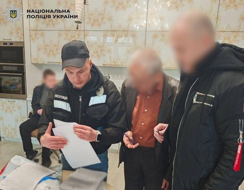 У Києві викрили псевдоспівробітника СБУ, який ошукав пенсіонерів на 3 …