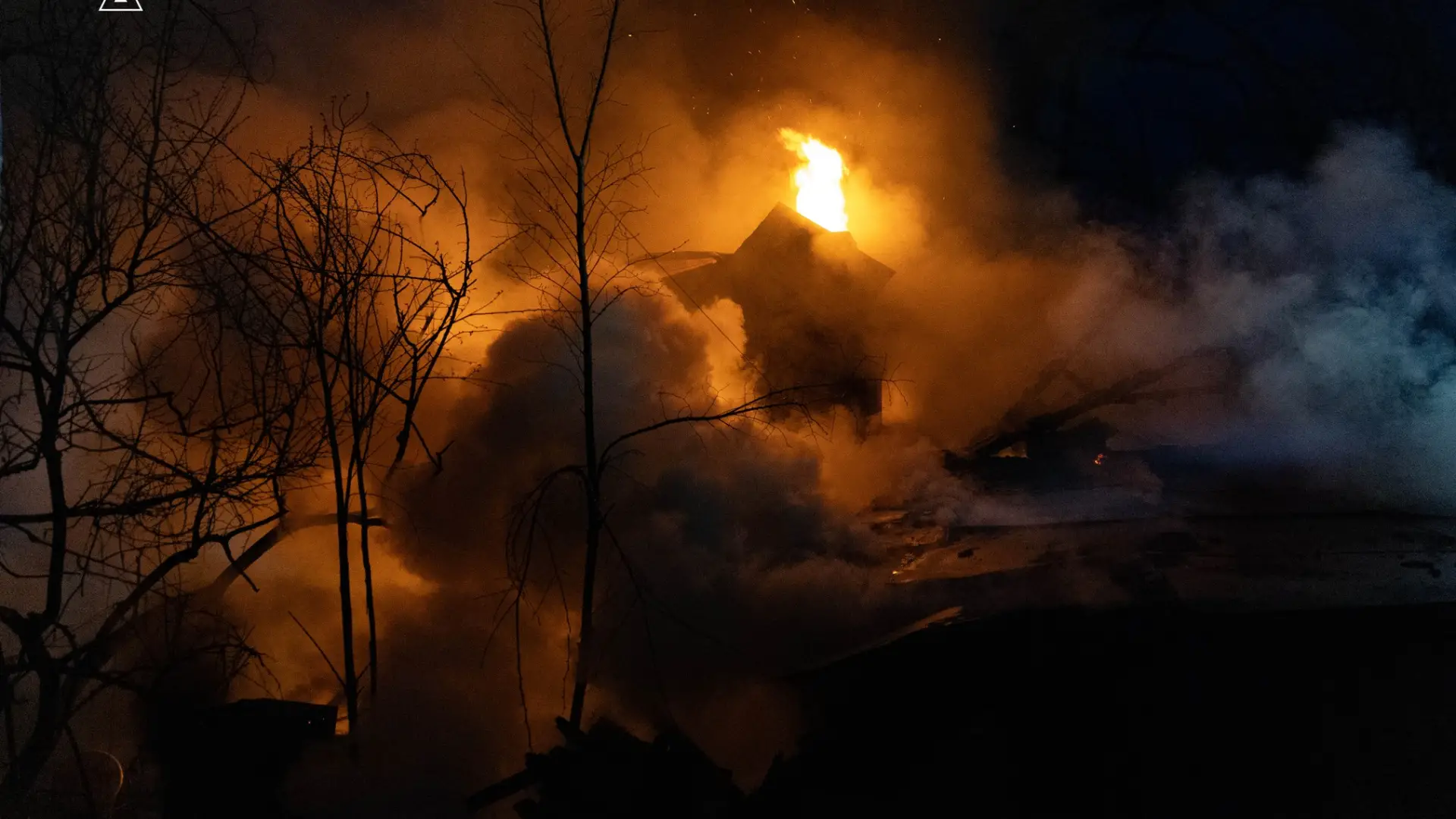 У Києві горіли житлові будинки (відео)