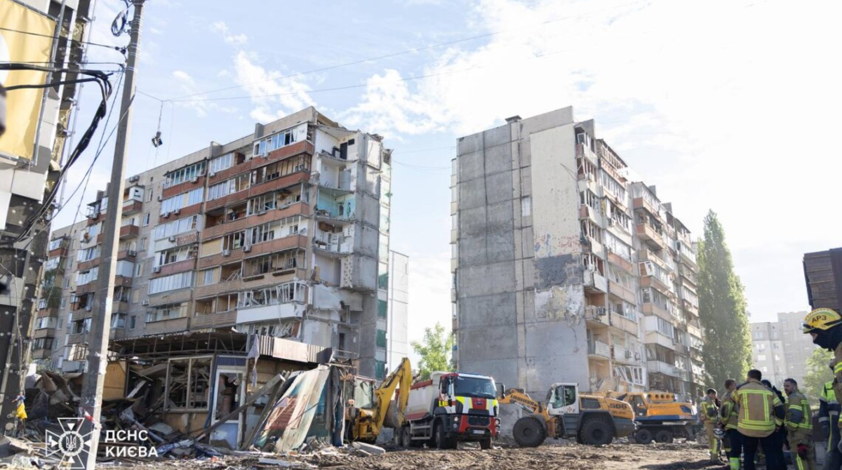 У Києві завершили пошуково-рятувальні роботи на місці російського удару
