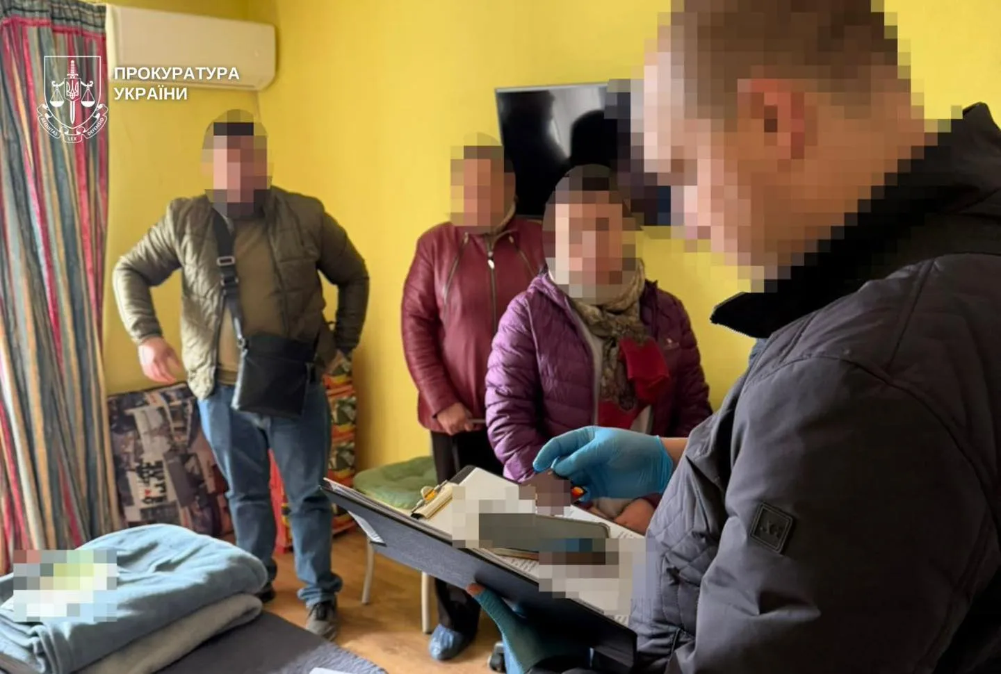 У Києві затримали підприємицю, яка працювала на «уряд лнр» — …