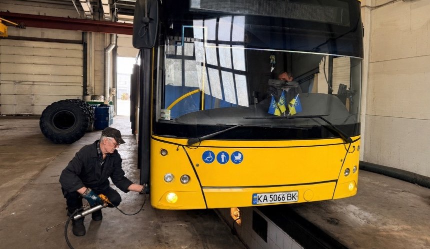 У Києві здійснюють технічний огляд та ремонт міських автобусів кожні …