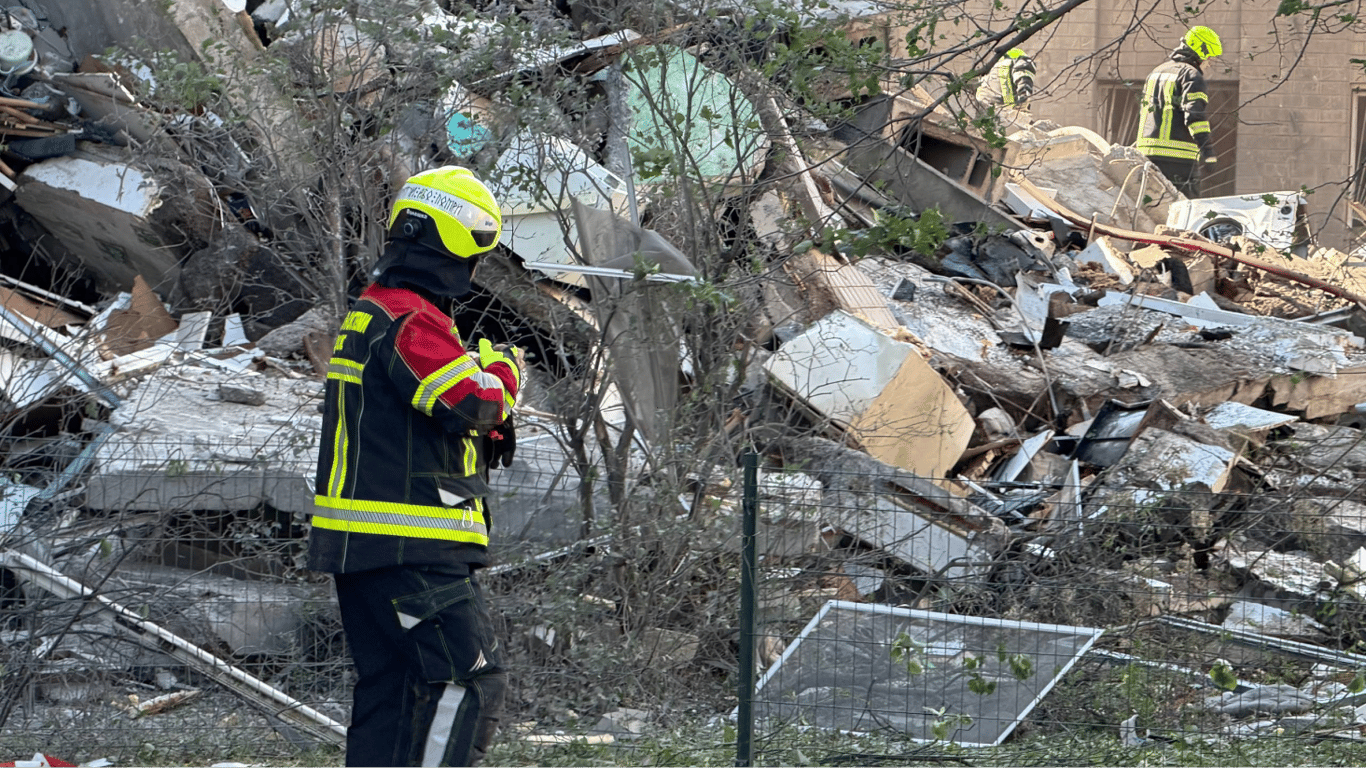 У Києві з-під завалів деблокували ще два тіла