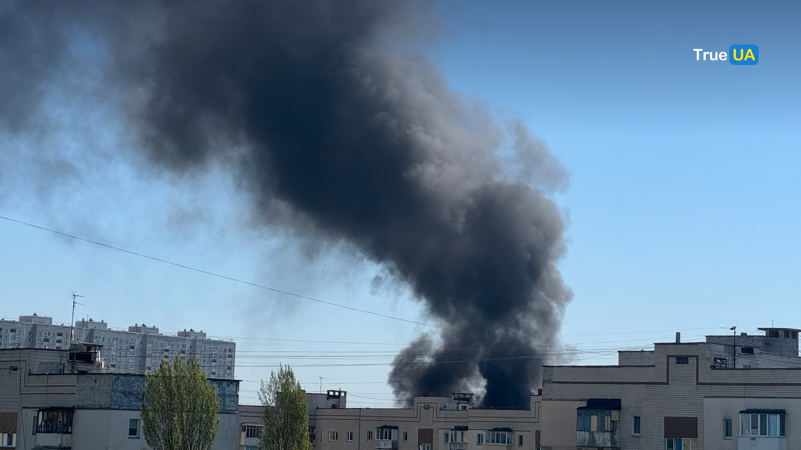 У Києві в районі Куренівського ринку потужна пожежа: відео з …