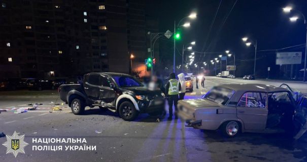 ДТП у Києві на Троєщині: четверо постраждалих та розбиті авто