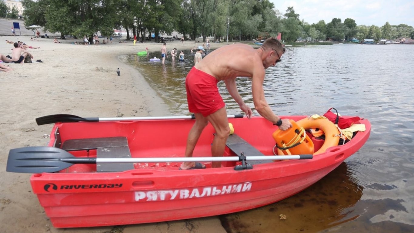 У Києві заявили про кадрові труднощі перед відкриттям пляжів