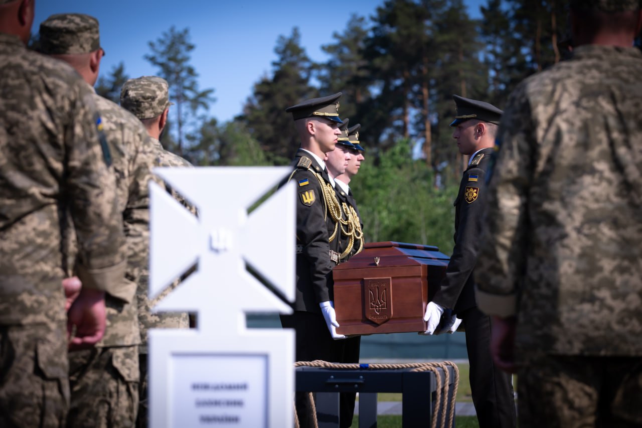 У Києві поховали двох невпізнаних військових з Харківщини