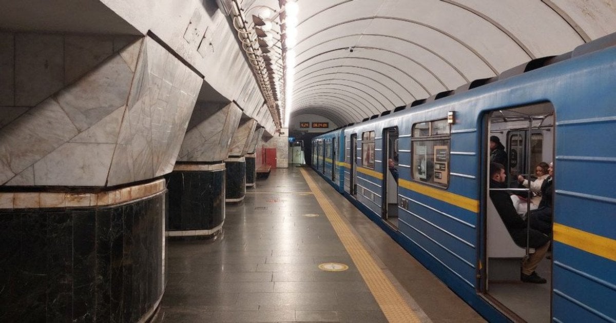 У Києві прогримів вибух на станції метро: перші подробиці (відео)
