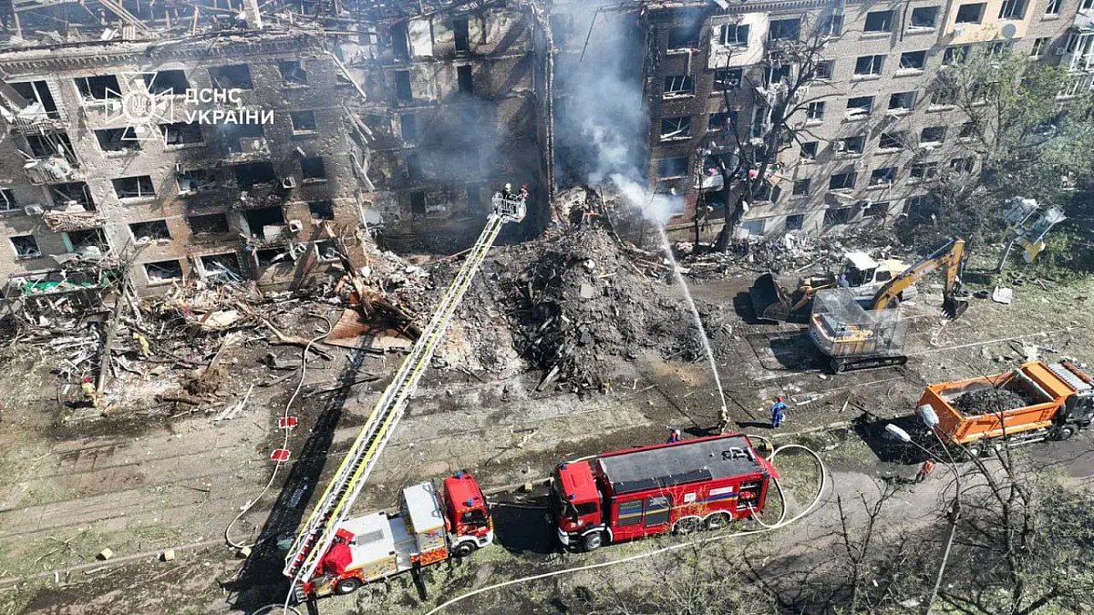 У Києві продовжуються рятувальні операції після нічної атаки РФ