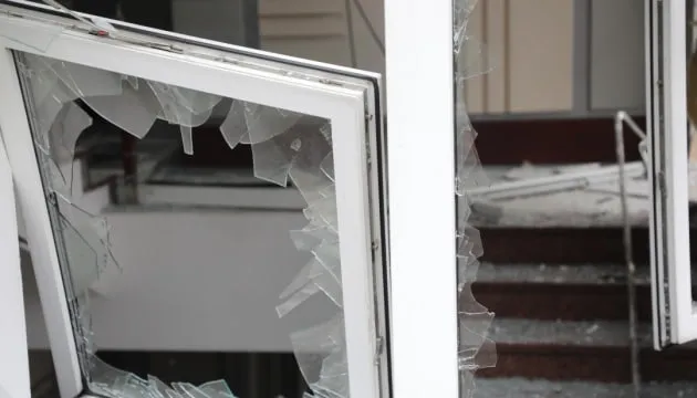 У Києві через атаку РФ пошкоджено склади видавництв Ранок і …