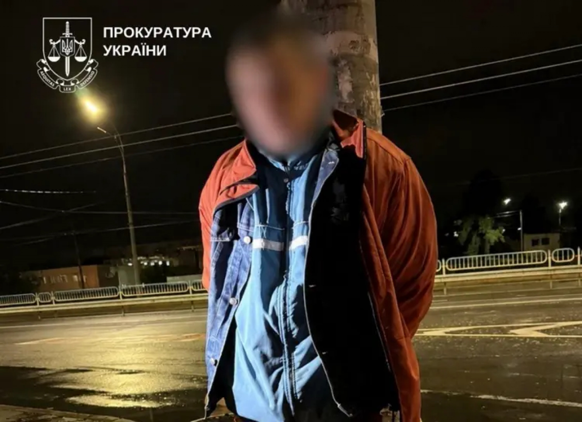 У Києві чоловік напав на жінку біля бювету: його затримали …