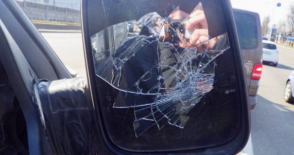 У Києві чоловік "підрізав" авто і пограбував військового – його …