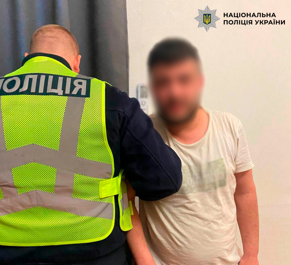 У Києві іноземець ножем поранив 22-річного хлопця: потерпілий у важкому …