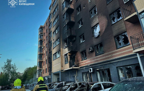 У Київській області внаслідок масованої атаки РФ вночі пошкоджено багатоповерхівки …