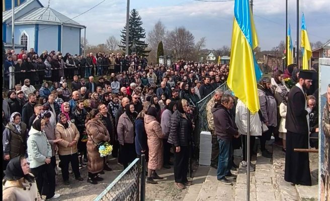 У Колківській громаді попрощалися із загиблим Героєм Віктором Михальчуком