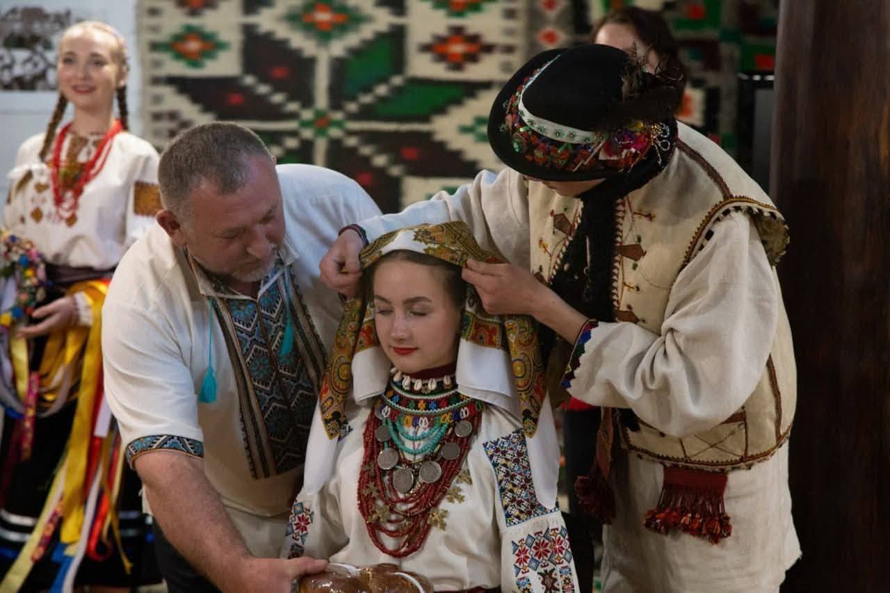 У Коломиї відтворили автентичне весілля села Саджавка