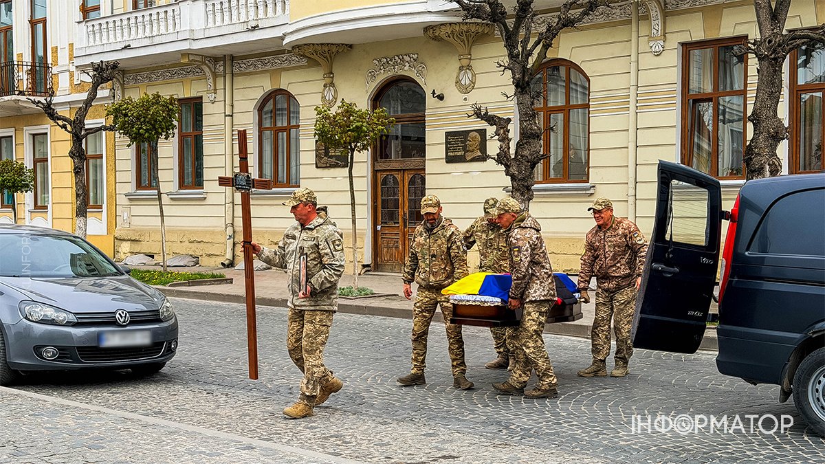 У Коломиї "на щиті" зустріли полеглого захисника Ярослава Гавригу