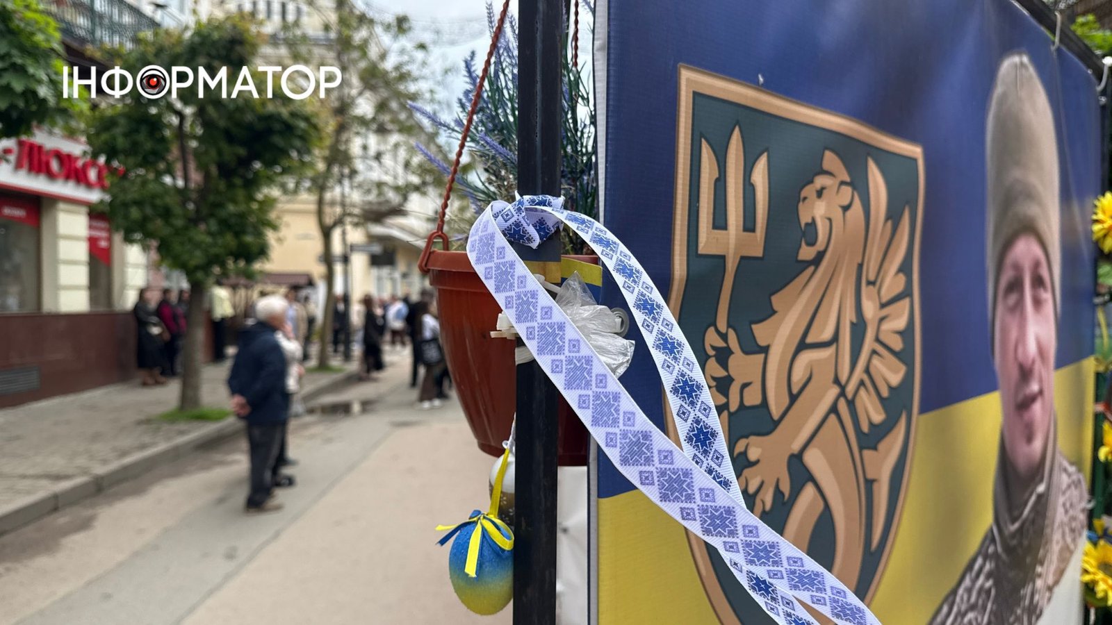 У Коломиї провели флешмоб "Вишита стрічка памʼяті"