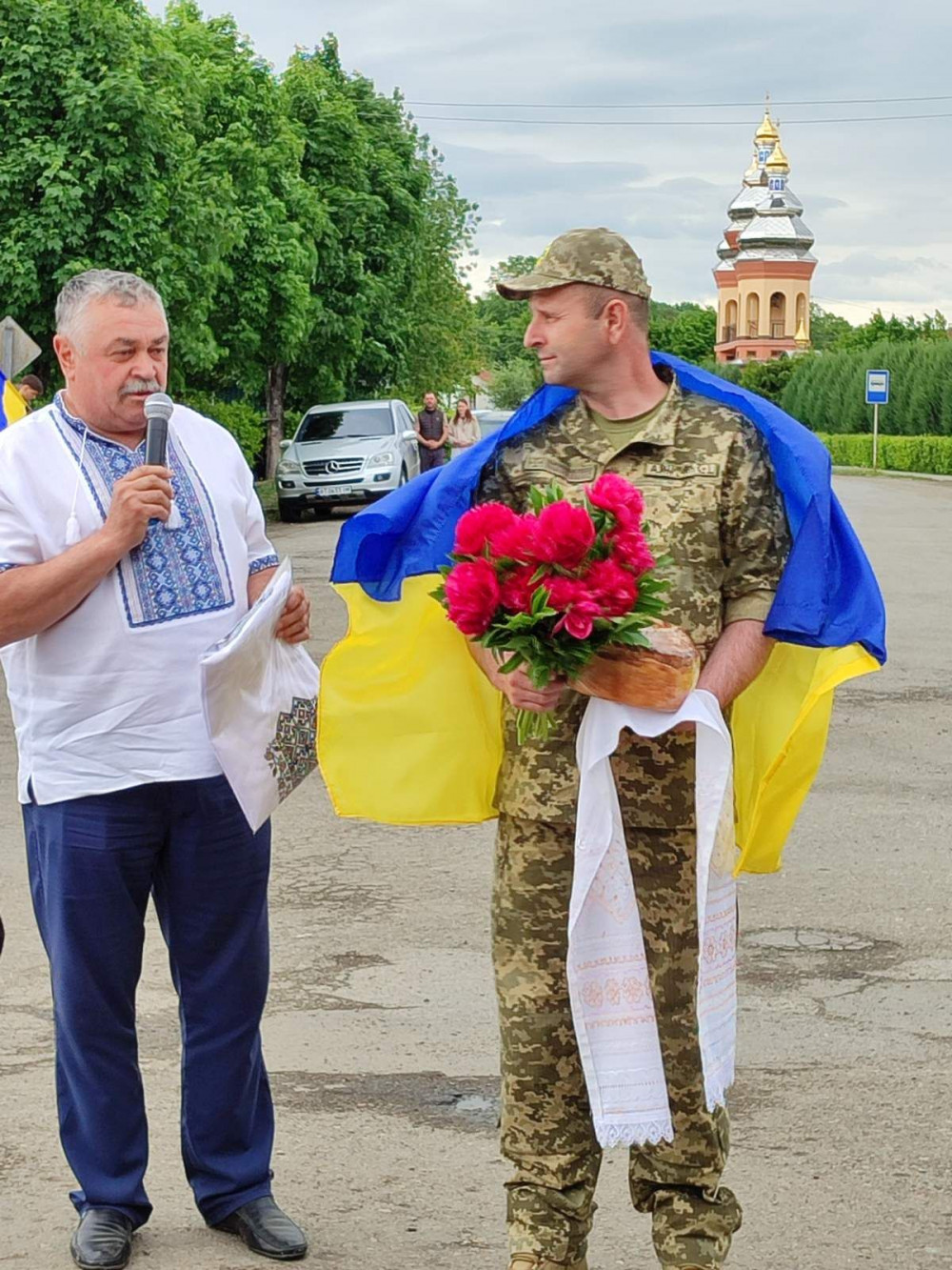 У Коршівській громаді привітали захисника Володимира Бойчука, який повернувся з …
