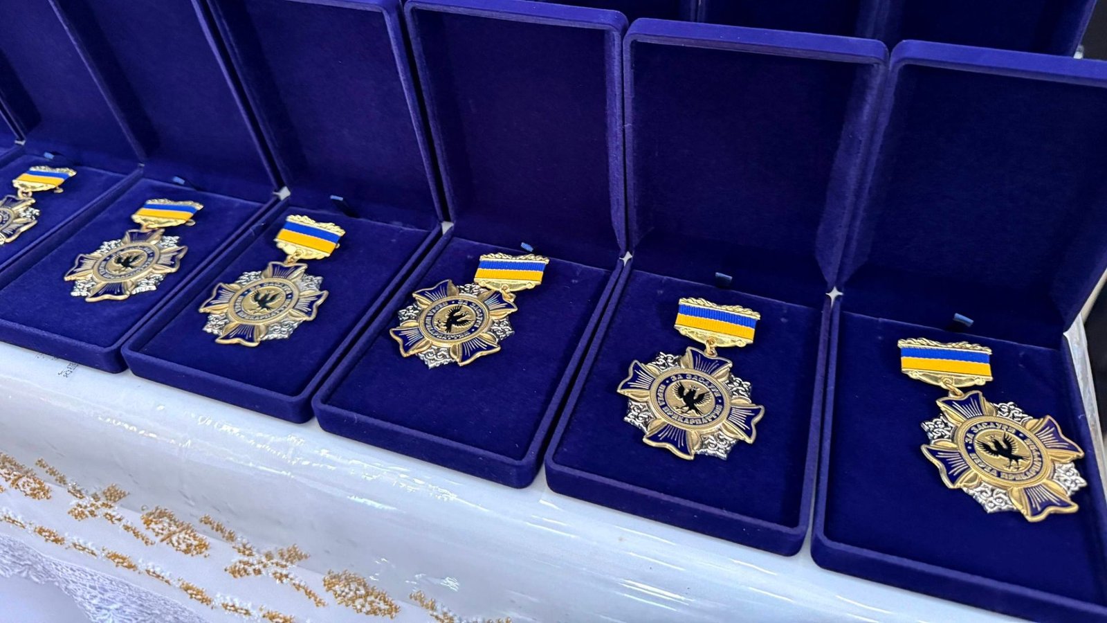 У Косові посмертно нагородили захисників відзнаками "За заслуги перед Прикарпаттям"