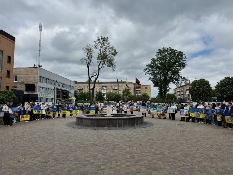 У Костополі провели акцію на підтримку безвісти зниклих захисників і …