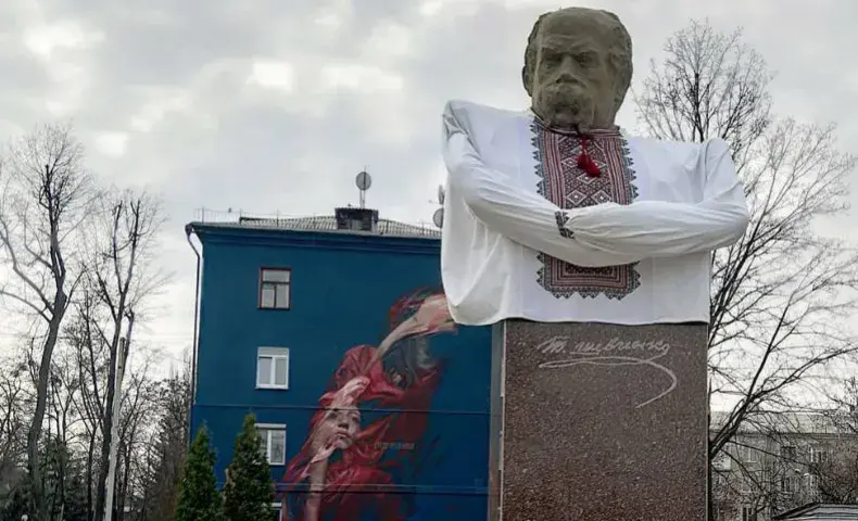 З Краматорська евакуюють пам’ятники Шевченку та Бикову