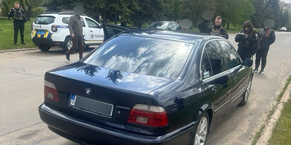 У Краматорську патрульні виявили автомобіль з відсутнім VIN-кодом, викликали слідчих