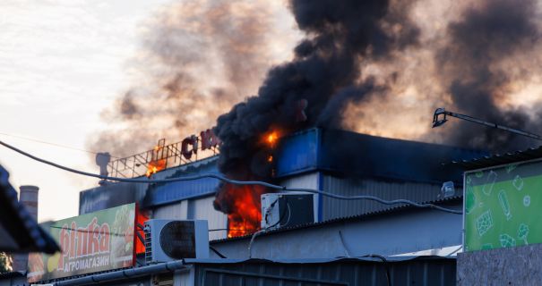 У Краматорську після обстрілу рятувальники 10 годин гасили масштабну пожежу …