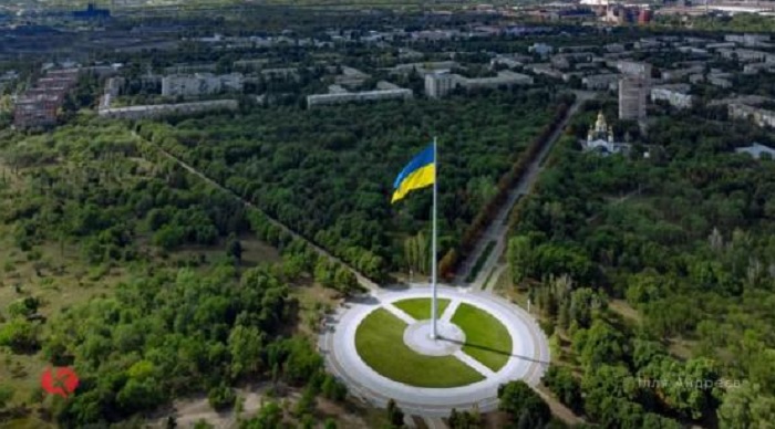 У Краматорську після повторних атак на флагшток повернули державний прапор