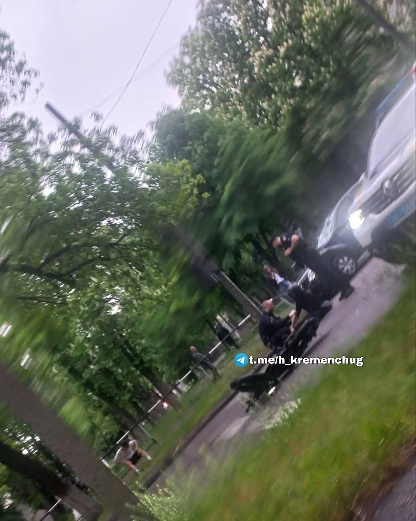 У Кременчуці двоє юнаків на мотоциклі потрапили під колеса автівки …