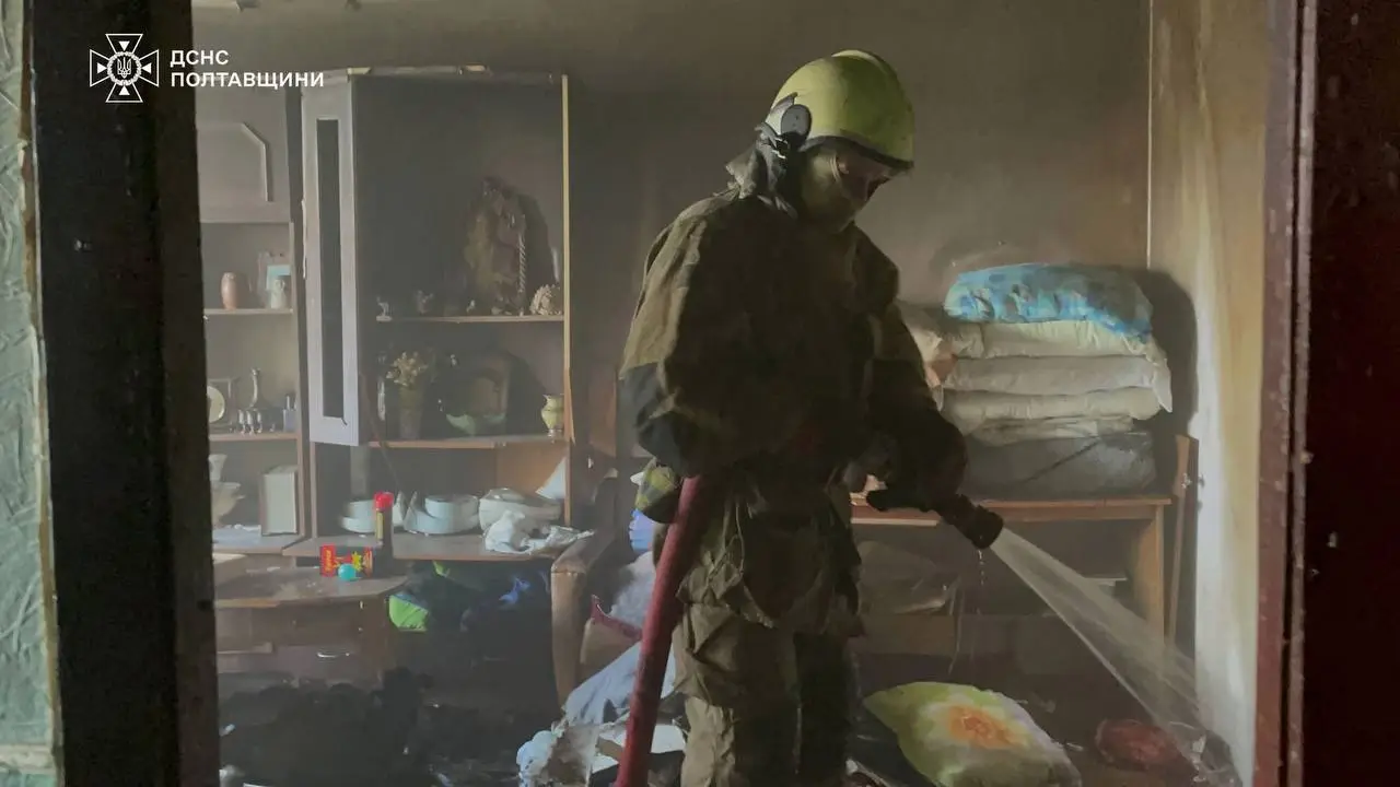 У Кременчуці рятувальники винесли з пожежі трьох людей, серед них …