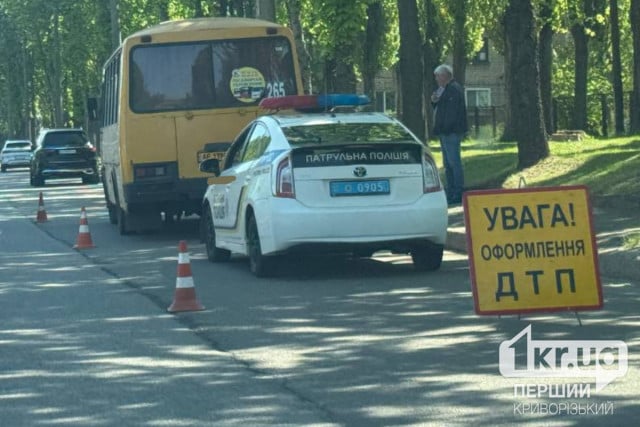 У Кривому Розі маршрутка потрапила в ДТП: є постраждалий